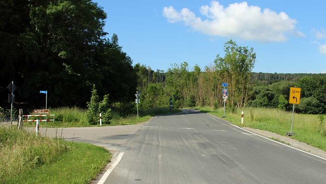 Bild: F&uuml;r Radfahrer und Fu&szlig;g&auml;nger Umleitung &uuml;ber den Possen