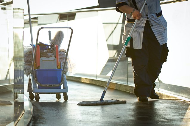 Bild: Reinigungskr&auml;fte sollen besser bezahlt werden fordert die Gewerkschaft 