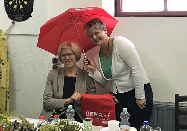 Bild: Landesgleichstellungsbeauftragte zu Gast im Frauenhaus