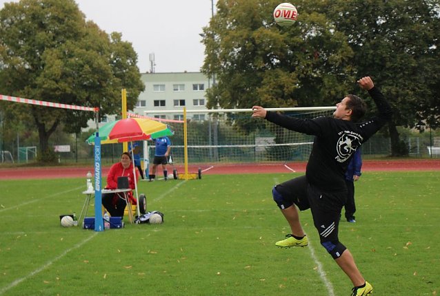 Bild: Faustball: Trotz Regens Turnier durchgezogen