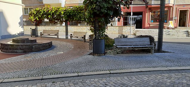Bild: Sitzb&auml;nke in der Innenstadt werden saniert