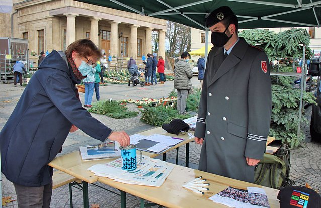 Bild: Traditionelle Sammlung f&uuml;r Kriegsgr&auml;berf&uuml;rsorge