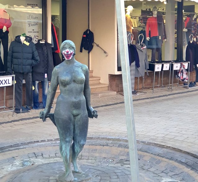 Bild: Frauen-Brunnen in der Kr&auml;me in Bad Frankenhausen. Als Vorbild f&uuml;r uns alle 
