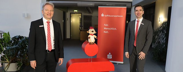 Bild: m Bild v.l.n.r.: Markus Biere, Vorstandsvorsitzender, und Rene Leipnitz, Vorstandsmitglied der Kyffh&auml;usersparkasse