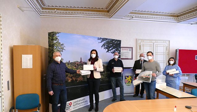 Bild: v.l. Standortleiter Herr Lengfeld, Landr&auml;tin Frau Antje Hochwind-Schneider Matthias Philipp, Dr. Thiele, Sandro Bauer, Sandra Oesterheld.