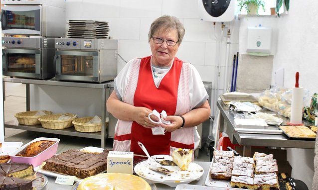 Bild: Gudrun Oesterheld freut sich &uuml;ber die Er&ouml;ffnung des Dorfladens