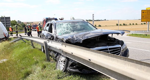 Bild: Drei Schwerverletzte bei Unfall