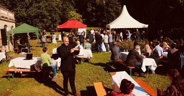 Bild: Podiumsdiskussion zur Bundestagswahl im Park Hohenrode