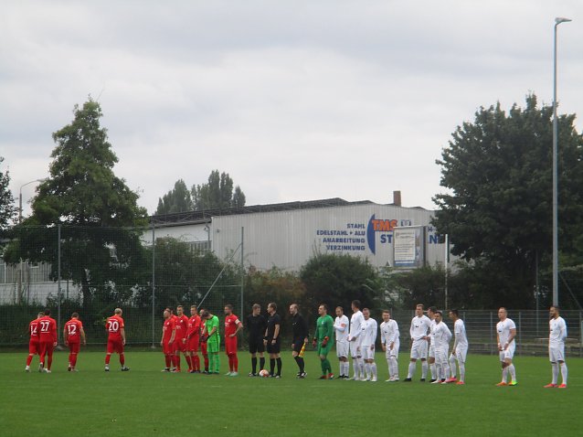 Bild: Beide Teams vor dem Spiel