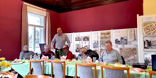 Bild: B&uuml;rgermeister Steffen Grimm zu Besuch beim Verband der Behinderten