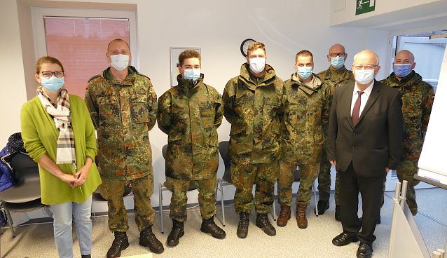 Bild: Bundeswehrsoldaten unterst&uuml;tzen das Gesundheitsamt im Kyffh&auml;userkreis