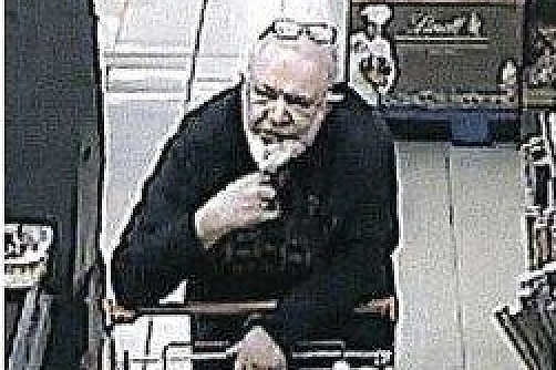Bild: Wer erkennt diesen Mann?