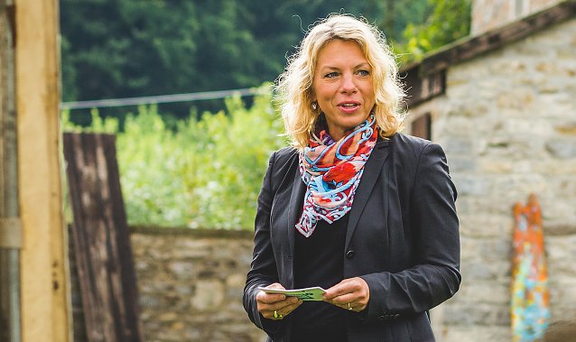 Bild: Ministerin Susanna Karawanskij