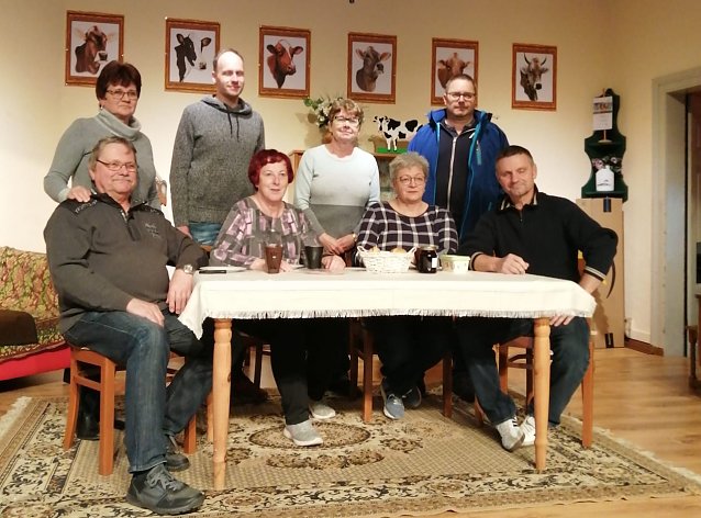 Bild: Das Ensemble des Allmenh&auml;user Bauerntheaters startet in die neue Saison