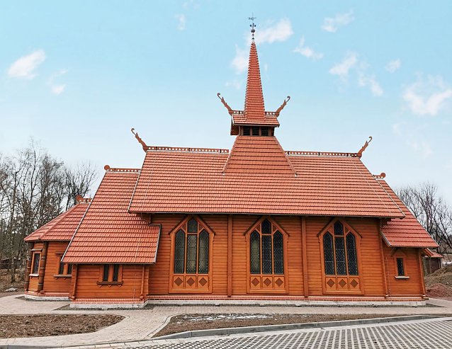 Bild: Die umgesetzte Stabkirche zu Stiege wird kommende Woche nach 117 Jahren neu geweiht