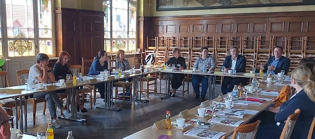 Bild: Er&ouml;ffungsveranstaltung - Demokratieprojekt in Ratssaal in Artern