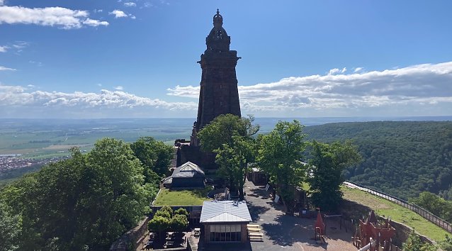 Bild: Blick auf das Kyffh&auml;userdenkmal