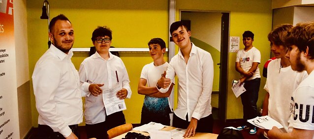 Bild: An der Lessing-Schule wurde gestern die dritte Runde des "Tags in der Praxis" mit einer Berufsmesse eingel&auml;utet