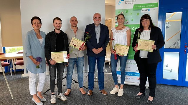 Bild: Pitch- und Pr&auml;mierungsveranstaltung im BIC in Sondershausen; v.l. Simone Kaufmann (Projektmanagerin), Josua Hagedorn, Konstantin Mauermann, Hans-Georg M&uuml;ller (GF BIC Nordth&uuml;ringen), Franziska Jakob, Katharina Tobsch