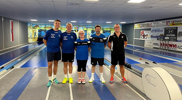 Bild: Die Finalisten der Einzelmeisterschaft v.l.n.r.: Patrick Lewinski, Steffen Bertram, VM Steffi K&uuml;hn, Kl.-Dieter Arnold, Patrick G&ouml;tz.