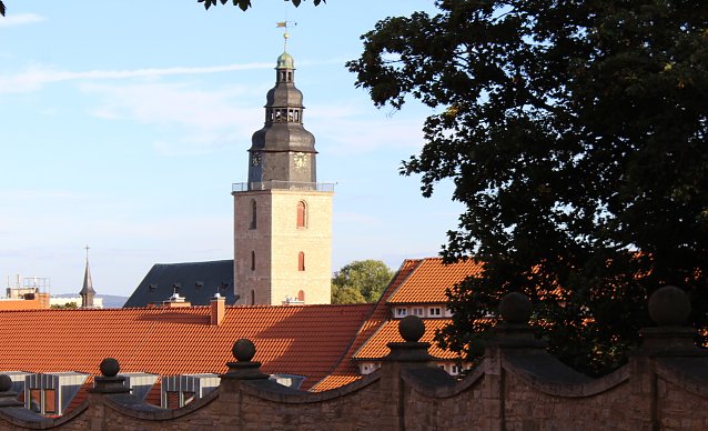 Bild: Blick vom Sondersh&auml;user Schloss auf die Trinitatiskirche 