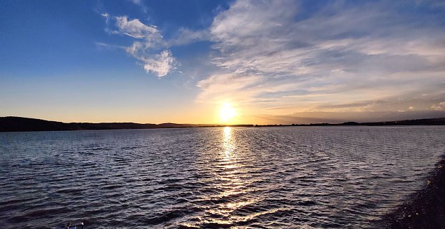 Bild: Sonnenuntergang &uuml;ber dem Stausee Klebra