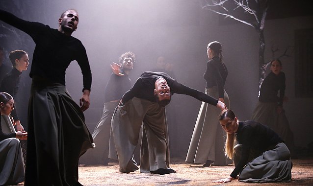 Bild: Szenenfoto aus dem Ballett "Ein Deutsches Requiem"