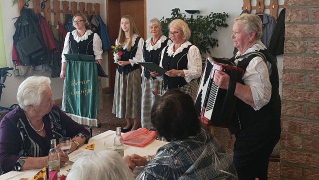 Bild: Die Bebraer Singv&ouml;gel zu Gast im WB 4