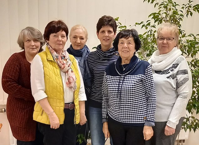 Bild: Vorstand des Frankenh&auml;user Frauenchors 2023 - v.l.n.r. Ludmila Sergienko (Chorleiterin), Annelie Ihling (Vorsitzende), Sylvia Beu&szlig;el (Stellvertretende  Vorsitzende), Katrin Milde (Schriftf&uuml;hrerin), Rosi Wolff (Notenwart), Waltraud Kirchner (Schatzmeisterin)