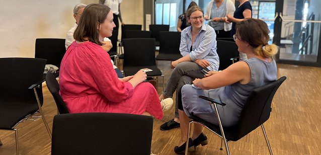 Bild: Diskussionsrunde in der Sondersh&auml;user Crusiskirche zum Thema: Mehr Frauen in die Politik