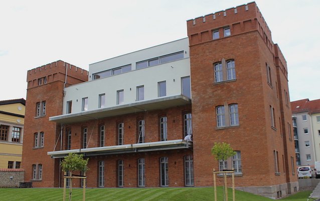 Bild: Aus dem "alten Gef&auml;ngnis" ist eine ansehnliche Wohnresidenz mit 11 Wohnungen geworden.  Dies wurde mit dem Th&uuml;ringischen Denkmalpreis 2023 geehrt