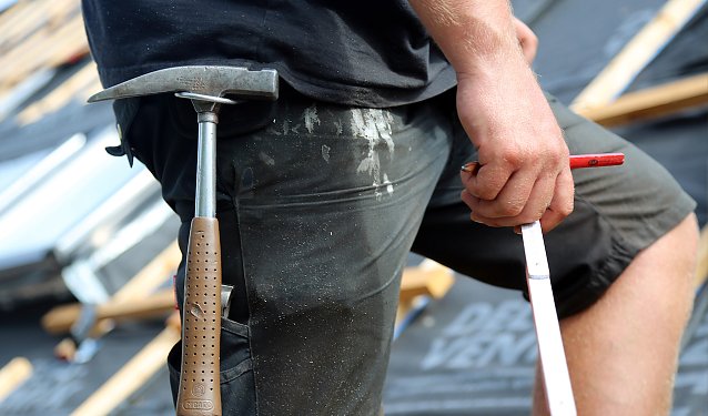 Bild: Dachdecker bekommen Inflationsausgleich