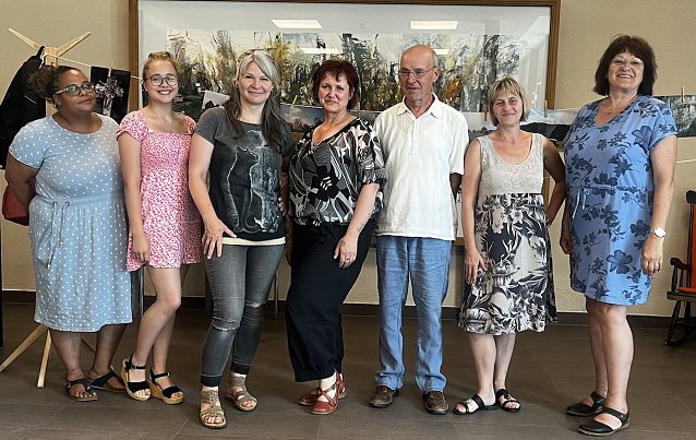 Bild: v.l.n.r.: Nadine Ple&szlig;mann, Kim T&ouml;rmer, Jana Landeck, Iris Stettin, Friedemann Hauff, Kerstin T&ouml;rmer, Constanze Meux
