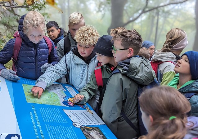 Bild: Die Kinder der Franzbergschule hatten viel Spa&szlig; beim Ausprobieren und Erwandern des Frauenberg-Trails
