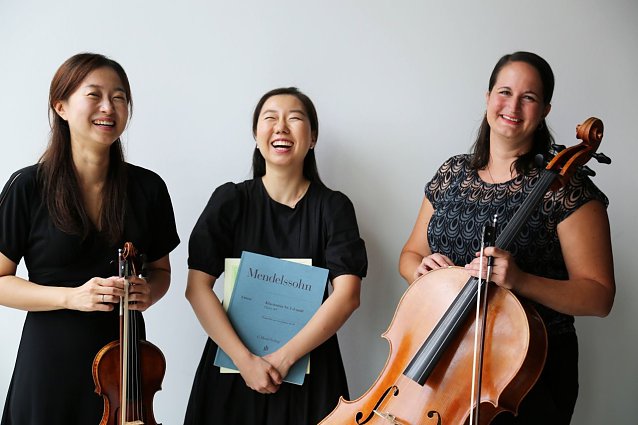 Bild: Misun Kim-Youn (Violine), Elisabeth Shen (Violoncello), Sarang Rhee (Klavier)