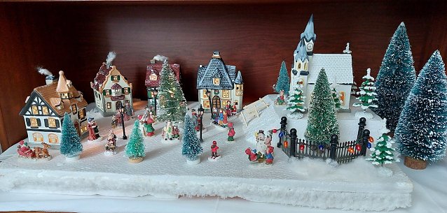 Bild: Schneereiche Adventsdekoration 