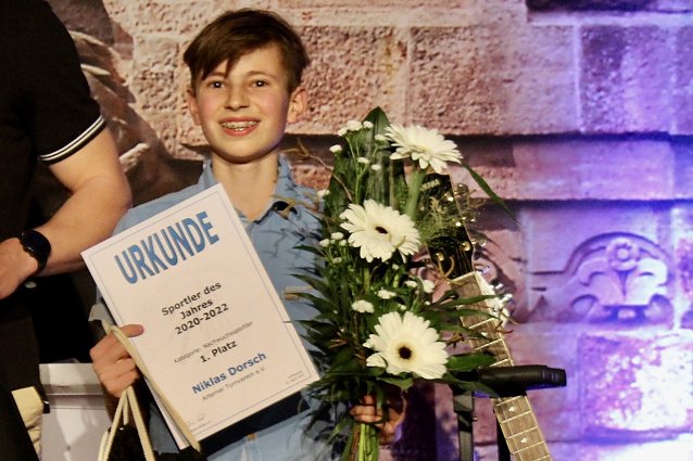 Bild: Niklas Dorsch vom Arterner Turnverein gewinnt den 1. Platz in der Kategorie Einzelsportler 2020/2022 (Archiv 2023)