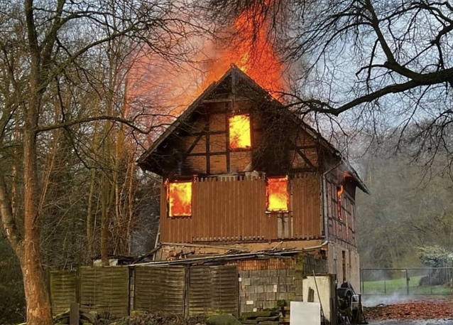 Bild: Brennendes Wohnhaus in Heldrungen