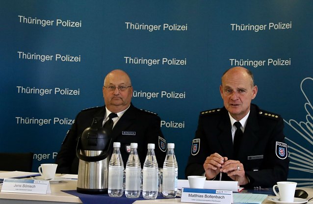 Bild: Hauptkommissar Jens B&ouml;hnisch und LPI-Chef Matthias Bollenbach stellten gestern die Verkehrsstatistik f&uuml;r Nordth&uuml;ringen vor