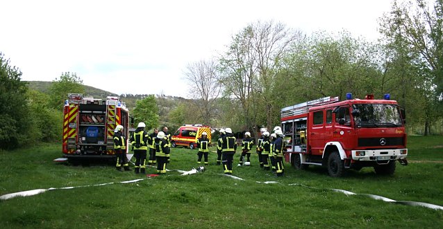 Bild: Feuerwehr&uuml;bung am Stausee Kelbra