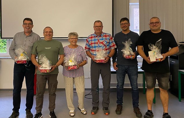 Bild: Der alte Vorstand nach der Entlastung: v.l. Marco Bartsch, Stefan Steuerwald, Ursula Ludwig, Dr. Udo Heurich, Lars Lehmert, Alexander Stephani, nicht im: Bild Heidrun Ludwig