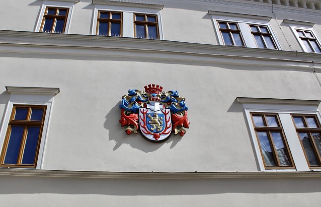 Bild: Wappen am Sondersh&auml;user Rathaus