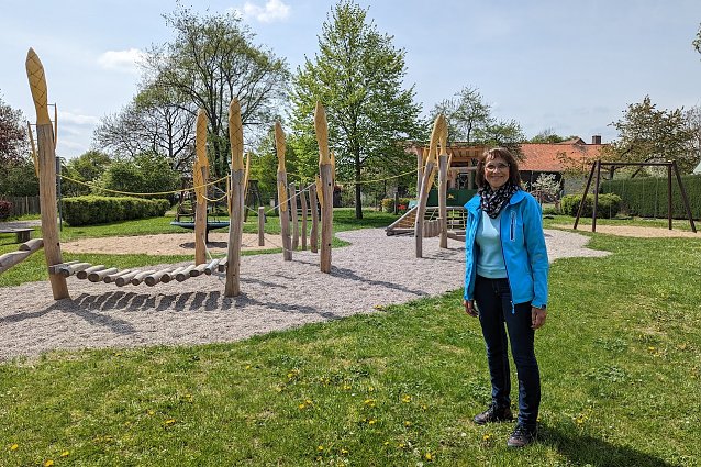 Bild: Ortsteilb&uuml;rgermeisterin von Schernberg, Heidrun Schimke verabschiedet sich