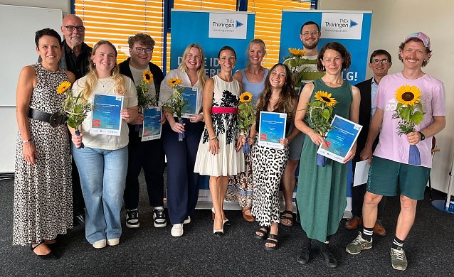 Bild: Preistr&auml;ger und Jury: v.li.n.re. Simone Kaufmann (Projektmanagerin GIW), Hans-Georg M&uuml;ller (BIC Nordth&uuml;ringen GmbH), Pia Mauermann, Janek Voos, Luisa Otto, Dr. Kareen Schlangen (HS Nordhausen), Anke Hartung ThEx Enterprise, Pauline Kie&szlig;ler, Marvin Kinkele Josephine Prkno, J&ouml;rg Penzel (IHK), Lukas Ferber   