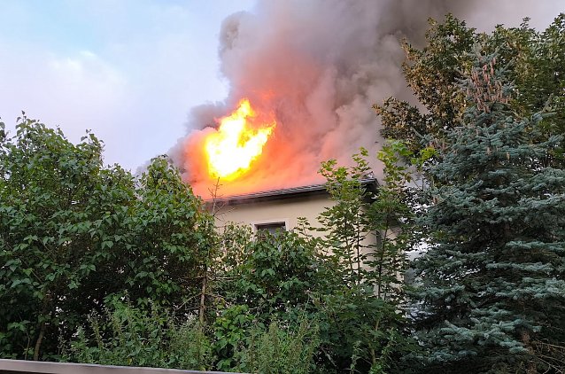 Bild: Haus am Heldrunger Bahnhof in Vollbrand