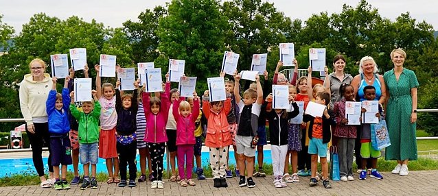 Bild: Alle Kinder haben im Bergbad Sondershausen ihre Seepferdchen-Pr&uuml;fung bestanden