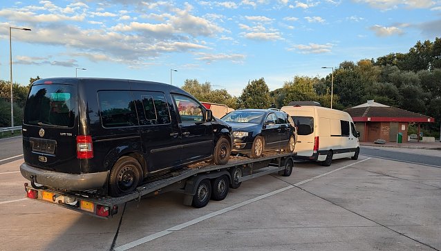 Bild: Rum&auml;nischer Transporter auf der A 38