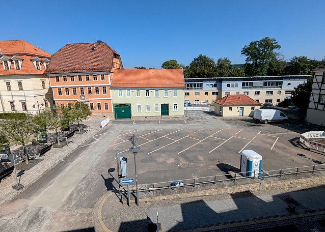 Bild: F&uuml;r die kommenden zwei Wochen kann der Parkplatz am Schwan wieder genutzt werden
