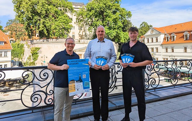 Bild: Marty Sennewald (rechts), B&uuml;rgermeister Steffen Grimm (Mitte) und Marcus Strunck sind gespannt auf die Resonanz von Sondershausen Schreibt