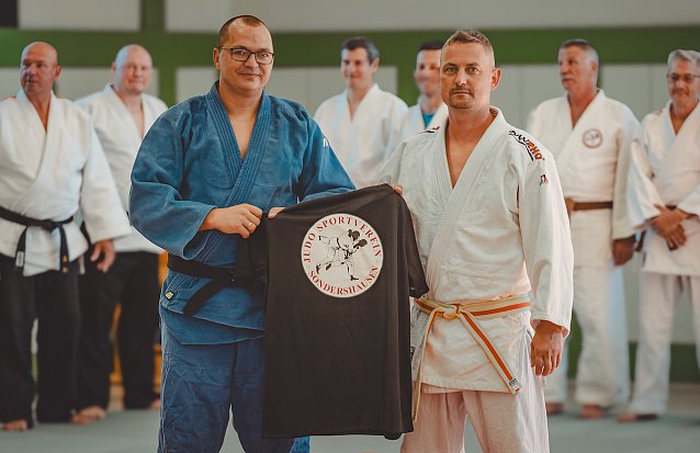 Bild: Judo-Sportverein Sondershausen hat sich neu aufgestellt. (Foto v.li.n.re.) Judo-Trainer Matthias Below, Matthias J&auml;schke. Stv. Gesch&auml;ftsf&uuml;hrer und Projektleiter von Elektrobau SEWA